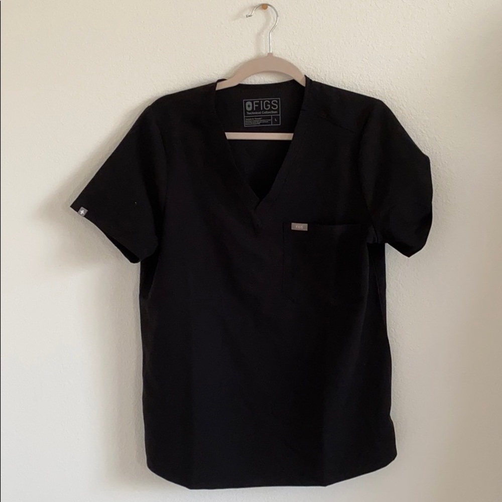 FIGS Catarina One-Pocket Scrub Top in Black